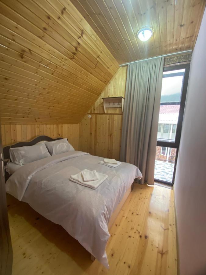 Kirta Hotel Gordi Buitenkant foto