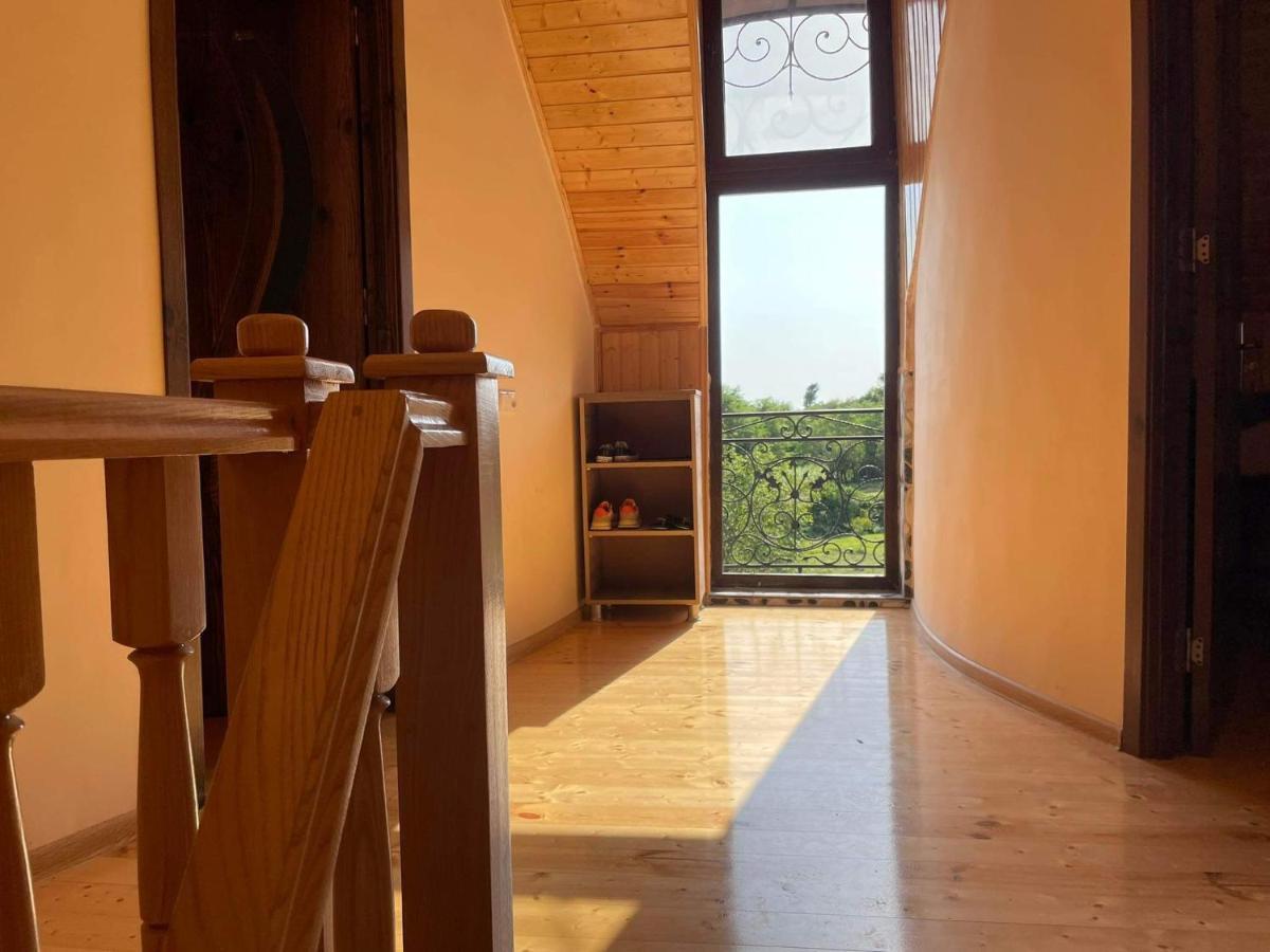 Kirta Hotel Gordi Buitenkant foto
