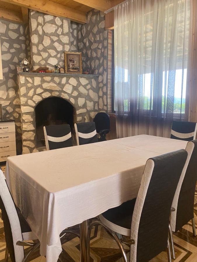 Kirta Hotel Gordi Buitenkant foto
