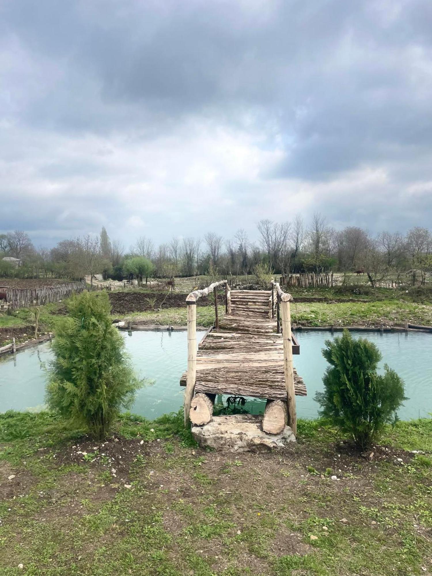 Kirta Hotel Gordi Buitenkant foto