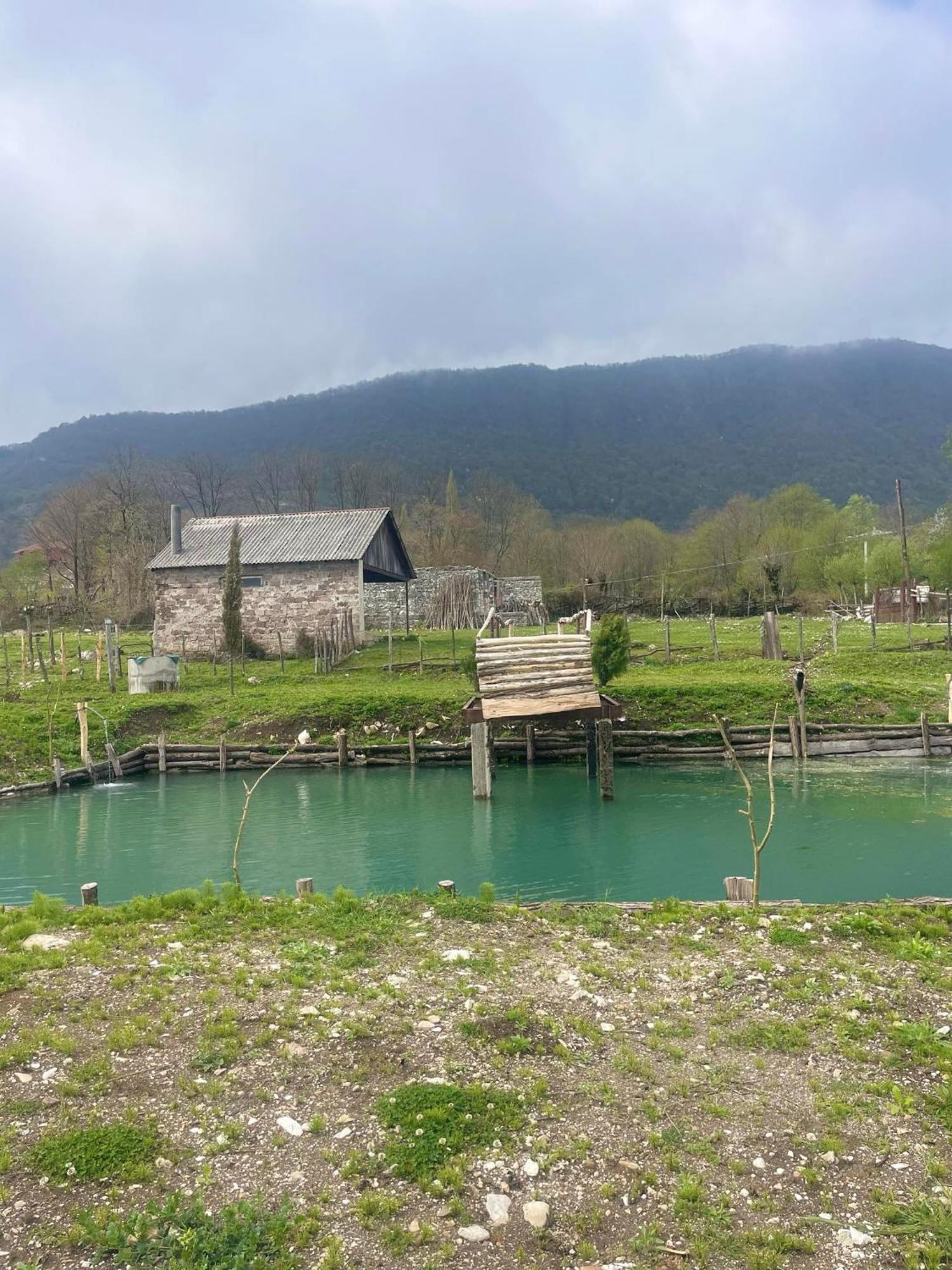 Kirta Hotel Gordi Buitenkant foto