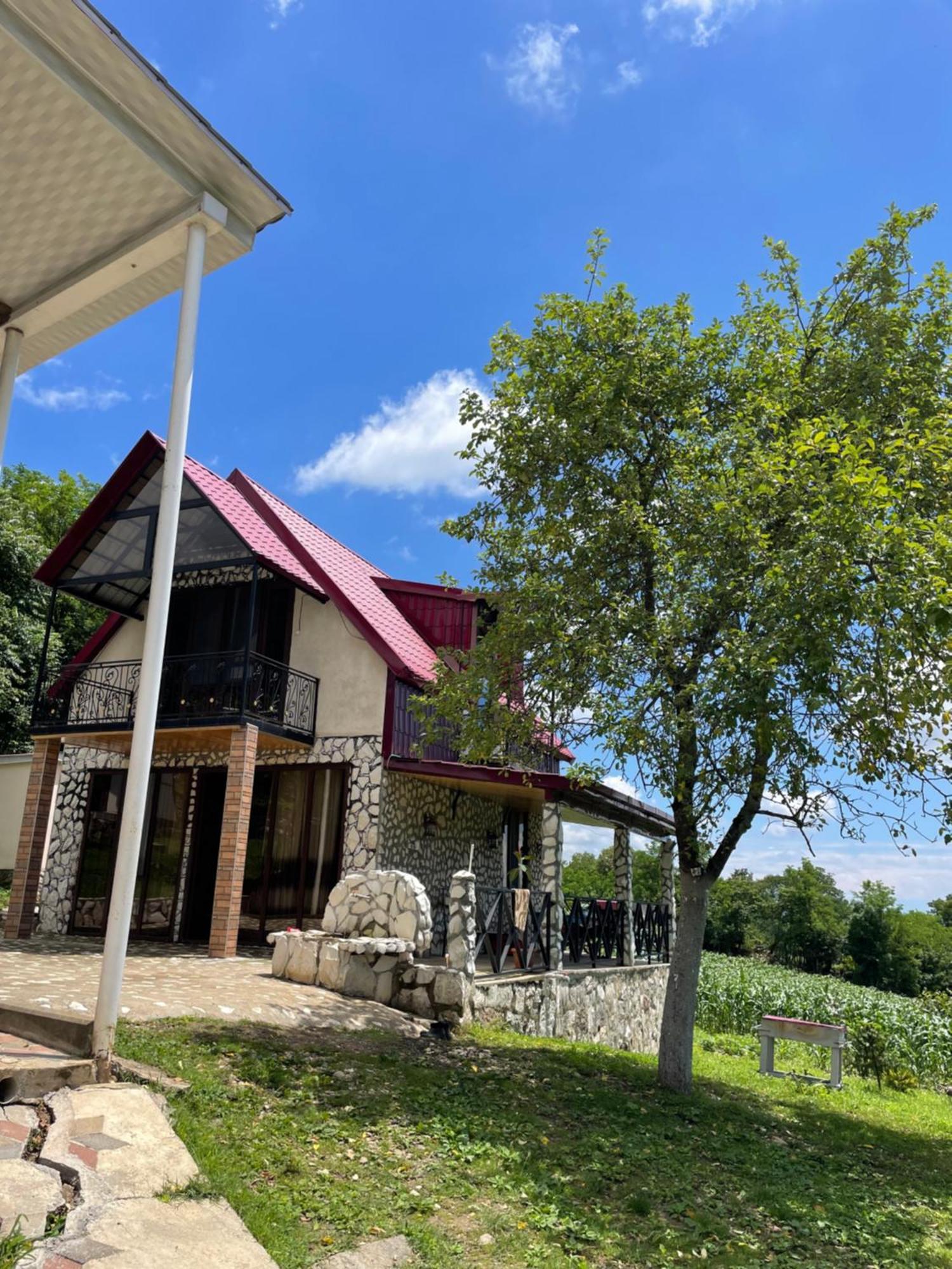 Kirta Hotel Gordi Buitenkant foto