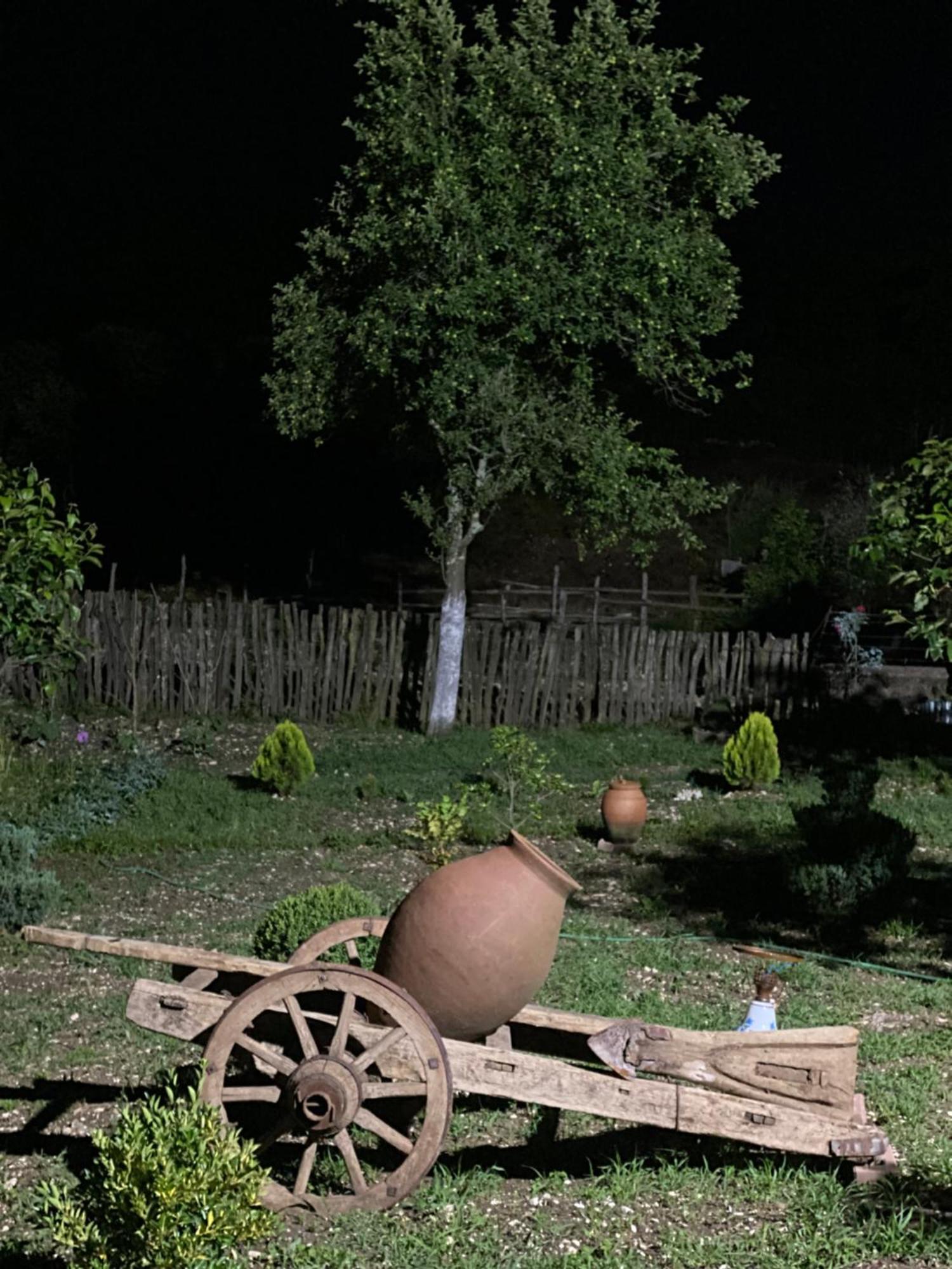 Kirta Hotel Gordi Buitenkant foto