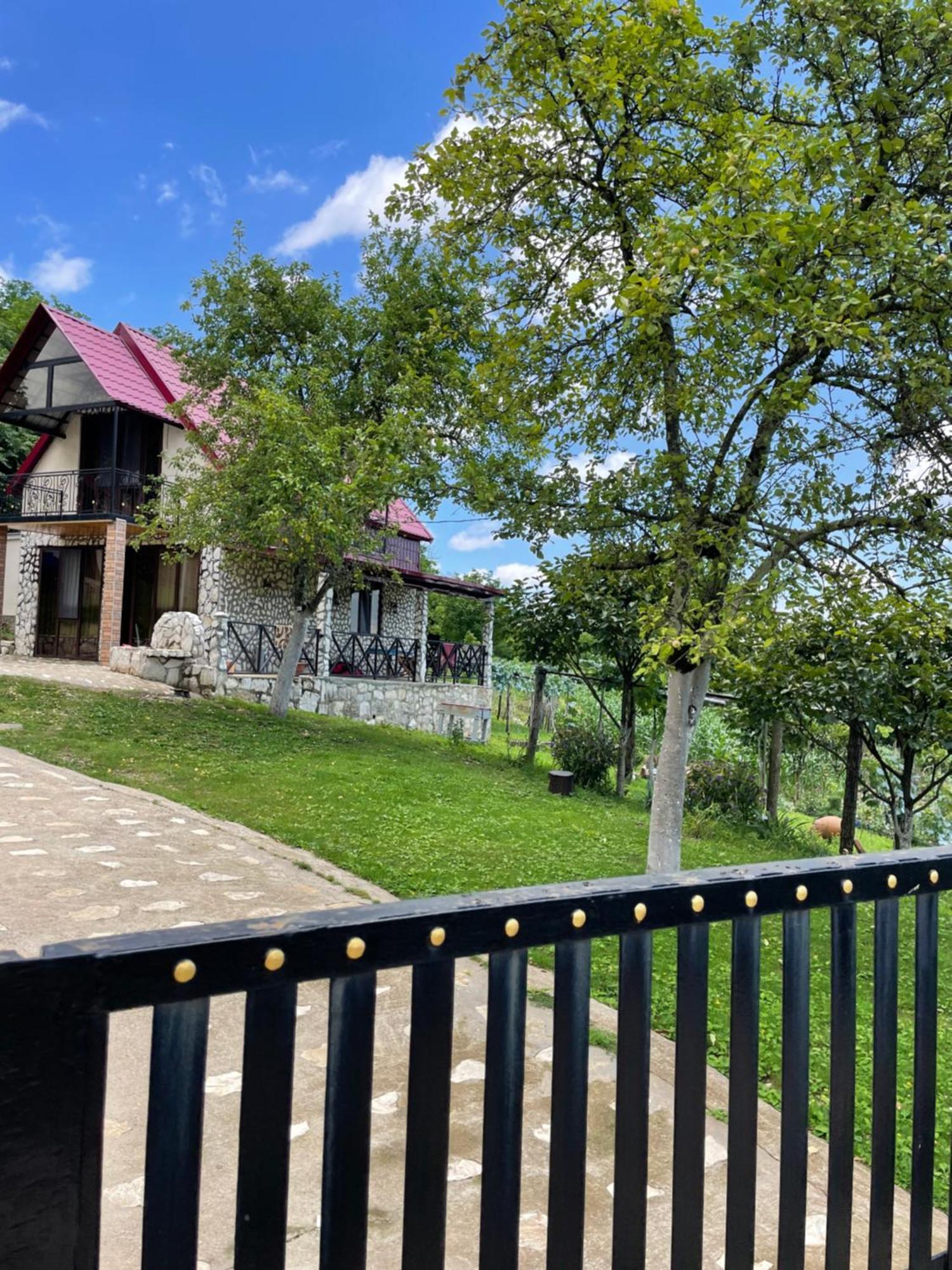 Kirta Hotel Gordi Buitenkant foto