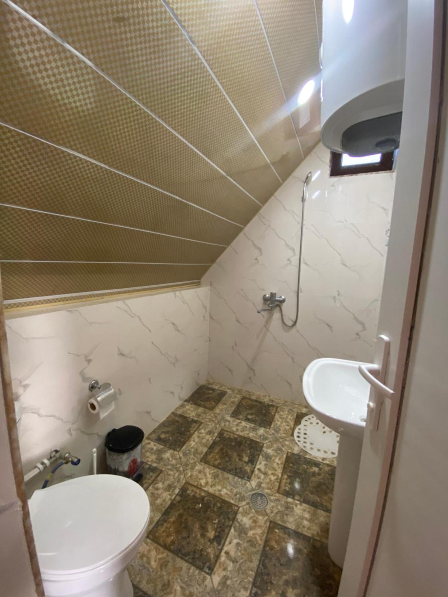 Kirta Hotel Gordi Buitenkant foto