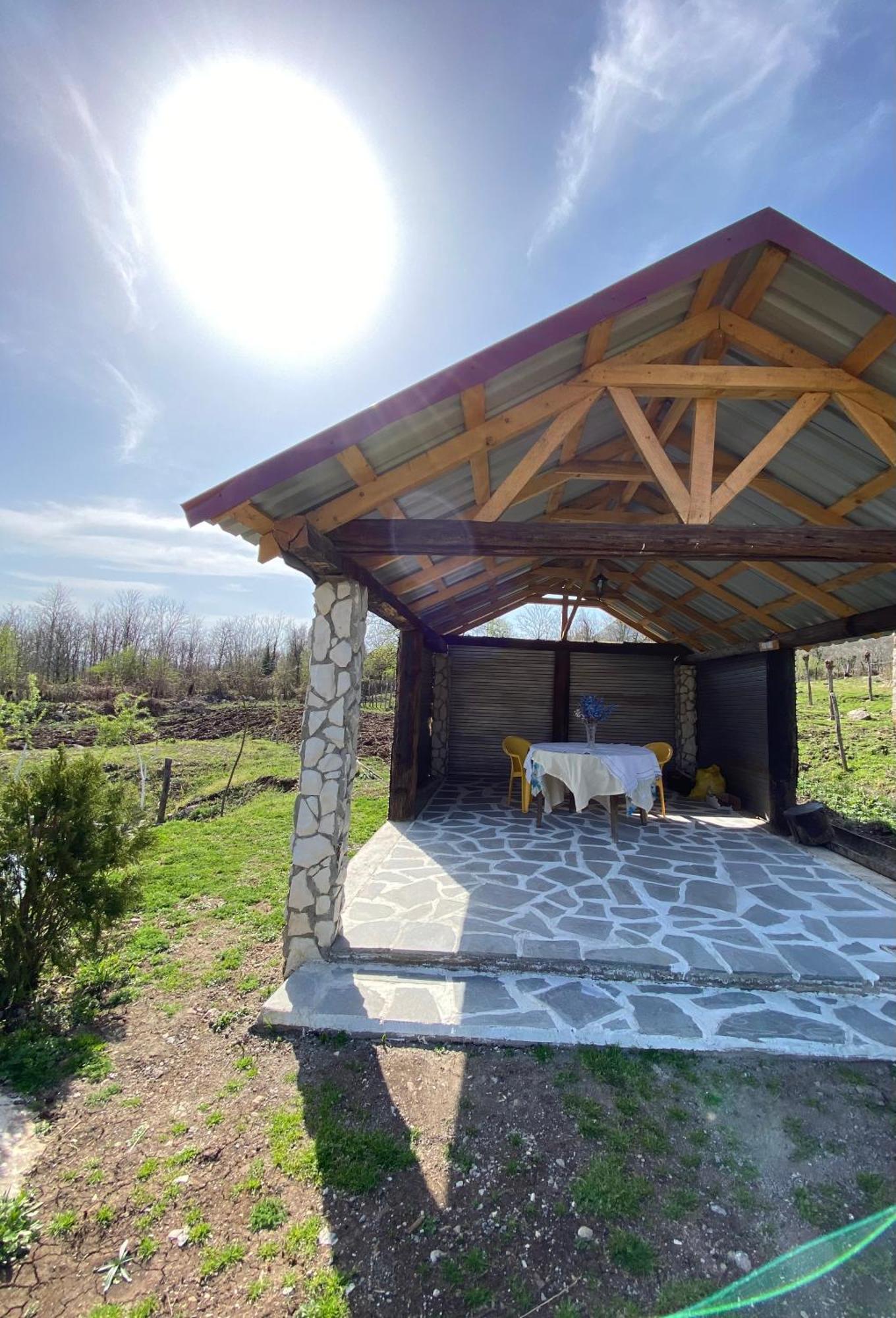 Kirta Hotel Gordi Buitenkant foto